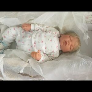 Lee Middleton doll new in box